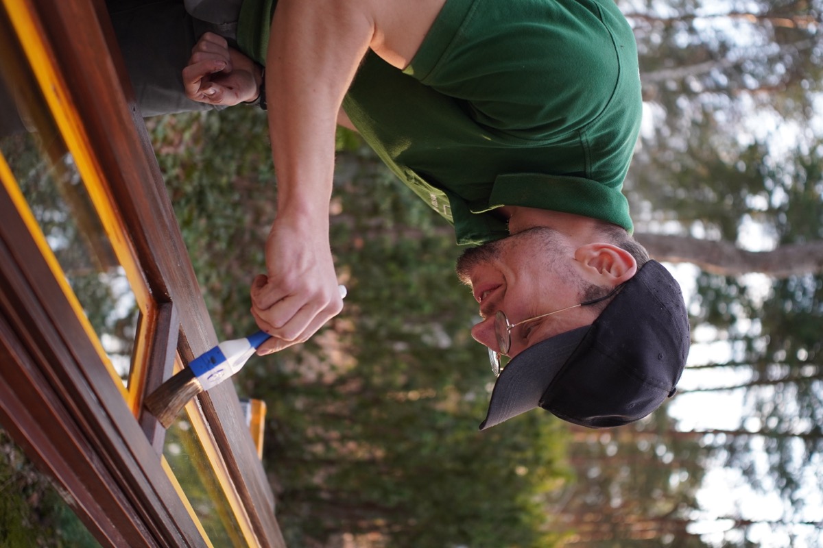 Cennik naprawy okien PVC — serwisant Mistrz Okien z narzędziami